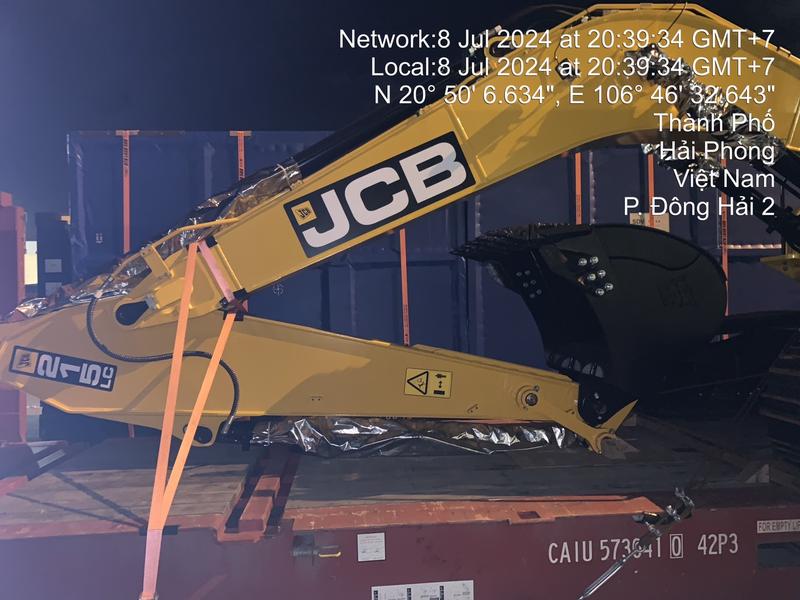 Máy đào JCB trên Flat Rack